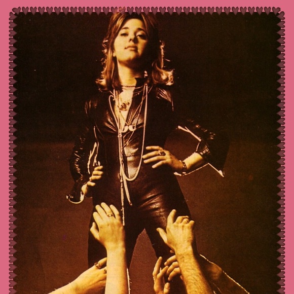 50/50 Heart Choker 💗🖤 - Picture 5 of 6